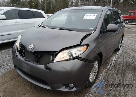 2016 Toyota Sienna Xle 8 Passenger z USA, uszkodzony, nr VIN 5TDYK3DC0GS765316